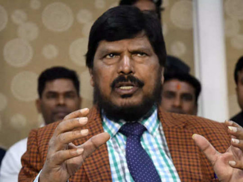 Athawale angry with the alliance between PRP and Balasahebchi Shiv Sena