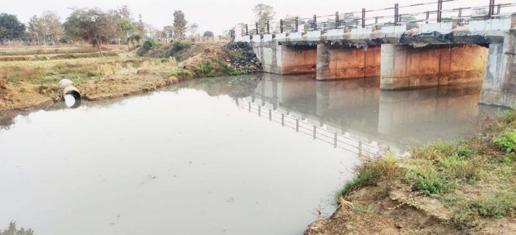 Chemical water of the pharmaceutical company being released into the life-giving Wainganga river