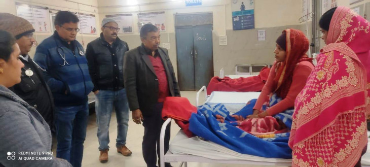 सीएमएचओ ने की सीएम हेल्पलाइन की समीक्षा