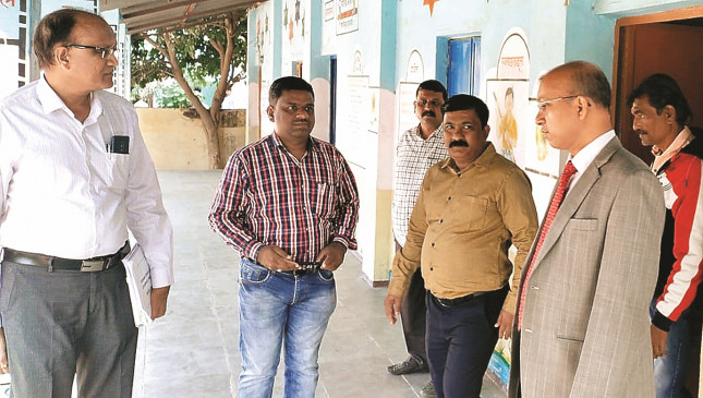 Election Inspector Pankaj Kumar inspected Patur polling station