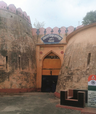 Gondias prisoners also burden on Bhandara Jail Gondias prisoners also burden on Bhandara Jail