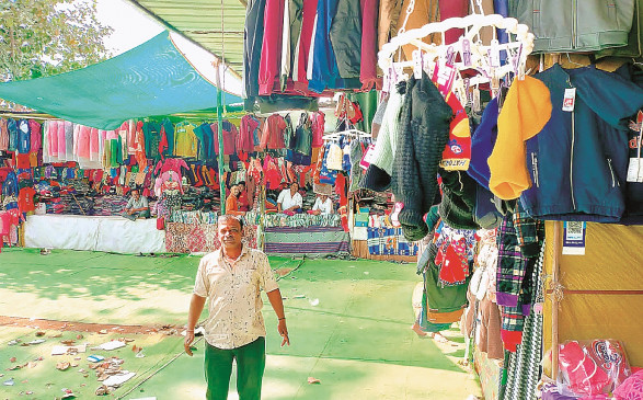 Market of woolen clothes became hot as the cold increased