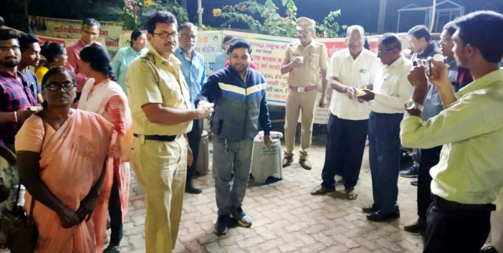 Message given to the youth to stay away from alcohol and drugs by distributing milk