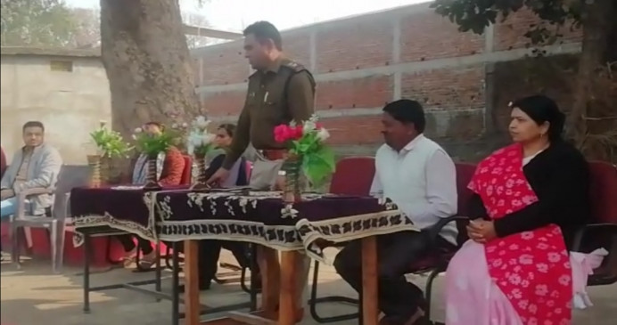 Rapura police station in-charge gave information about traffic rules to the students