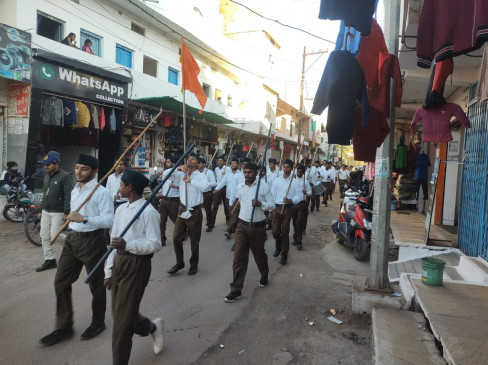 Road movement of volunteers in the city