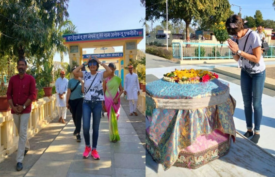 Actress Mandira Bedi reached Gurukunj Mojri