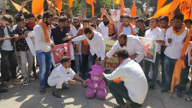 Bajrang Dal takes out rally against Valentines Day Bajrang Dal takes out rally against Valentines Day