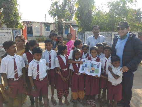 Bharat Ratna Sachin Tendulkar stopped suddenly on his way to Tadoba to meet school children