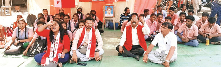 Class X students and parents protest in front of ZP office
