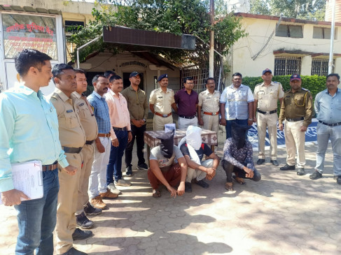 Country-made pistol and one live cartridge seized from three youths