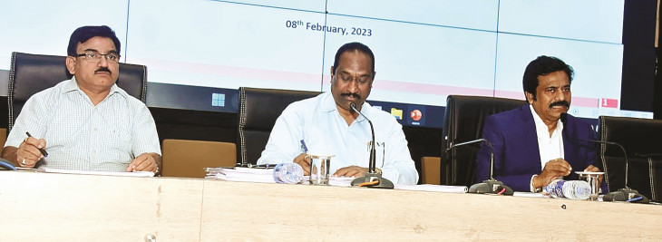 Director of Mahavitaran instructed circle officers to settle pending power connections quickly