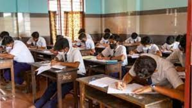 Fury among students and parents due to cancellation of rules for distribution of question paper 10 days before 12th-10th examination