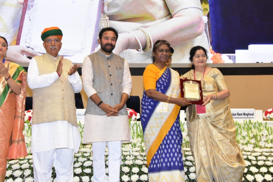 Sangeet Natak Akademi Fellowship to Padma Shri Darshana Jhaveri from Maharashtra Sangeet Natak Akademi Fellowship to Padma Shri Darshana Jhaveri from Maharashtra