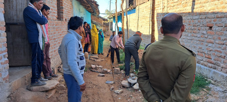Tehsildar removed encroachment from Gram Panchayats of Ajaygarh
