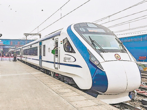 Two minors caught throwing stones at Vande Bharat Express
