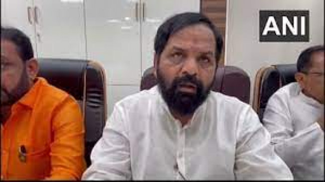 Uddhavs MLA said, Shinde factions whip doesnt care