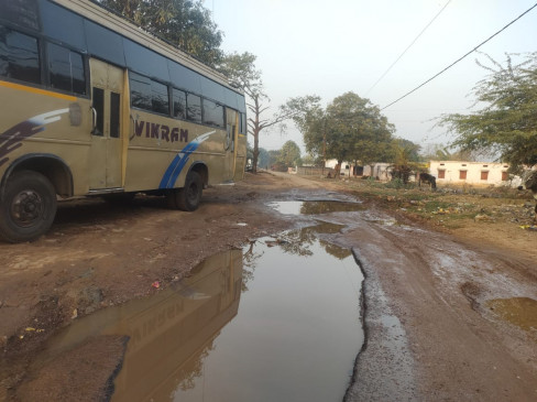 Water filled in the middle of Ranibagh road, passengers are facing trouble