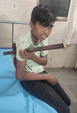 amrawati angle of two and a half feet passed across the boys shoulder