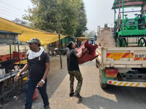 Encroachment of 40 shops removed from the main road in Chandrapur