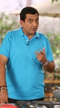 Master chef Sanjeev Kapoor gets stale food in flight