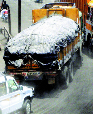 Robbers took trucks full of coal by showing fake guns