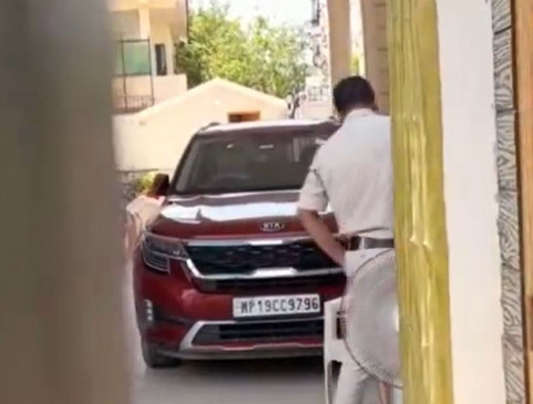 कोयला और ट्रांसपोर्ट कारोबारी से जुड़े 7 ठिकानों पर इनकम टैक्स की कार्रवाई दूसरे दिन भी जारी, 3 बैंकों में खंगाले गए खाते और लॉकर